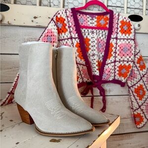 Elegant Gray Ankle Boots